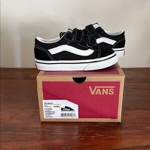 Toddler Vans Old Skool V Black and White Sneakers